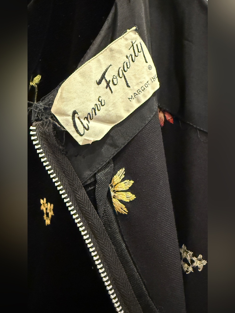 Vintage 1950s Anne Fogarty Embroidered Black Velvet  Fit & Flare Midi Dress S 4 - Picture 6 of 11